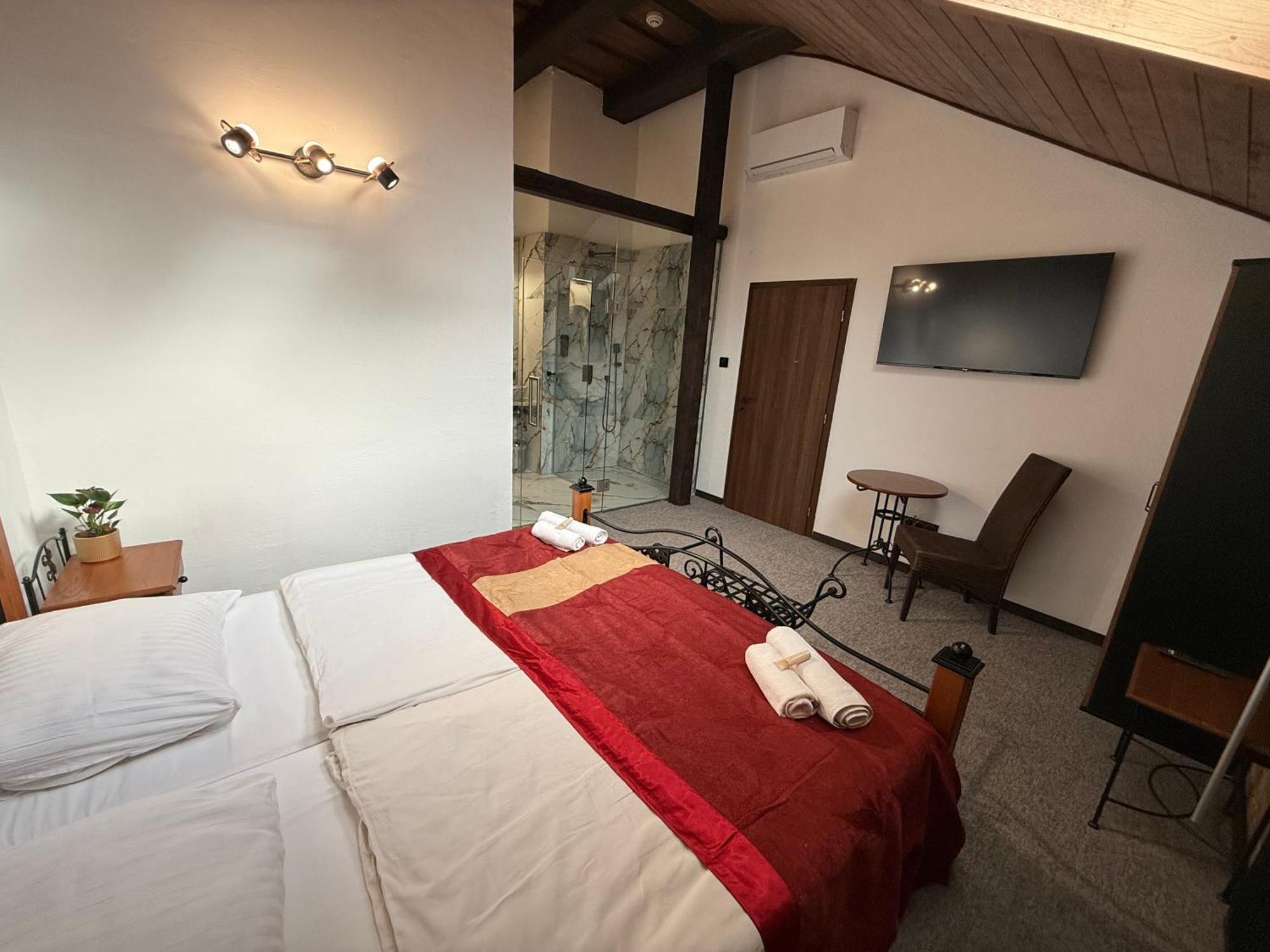 Hotel Plzensky Dvur Frýdek-Místek Extérieur photo