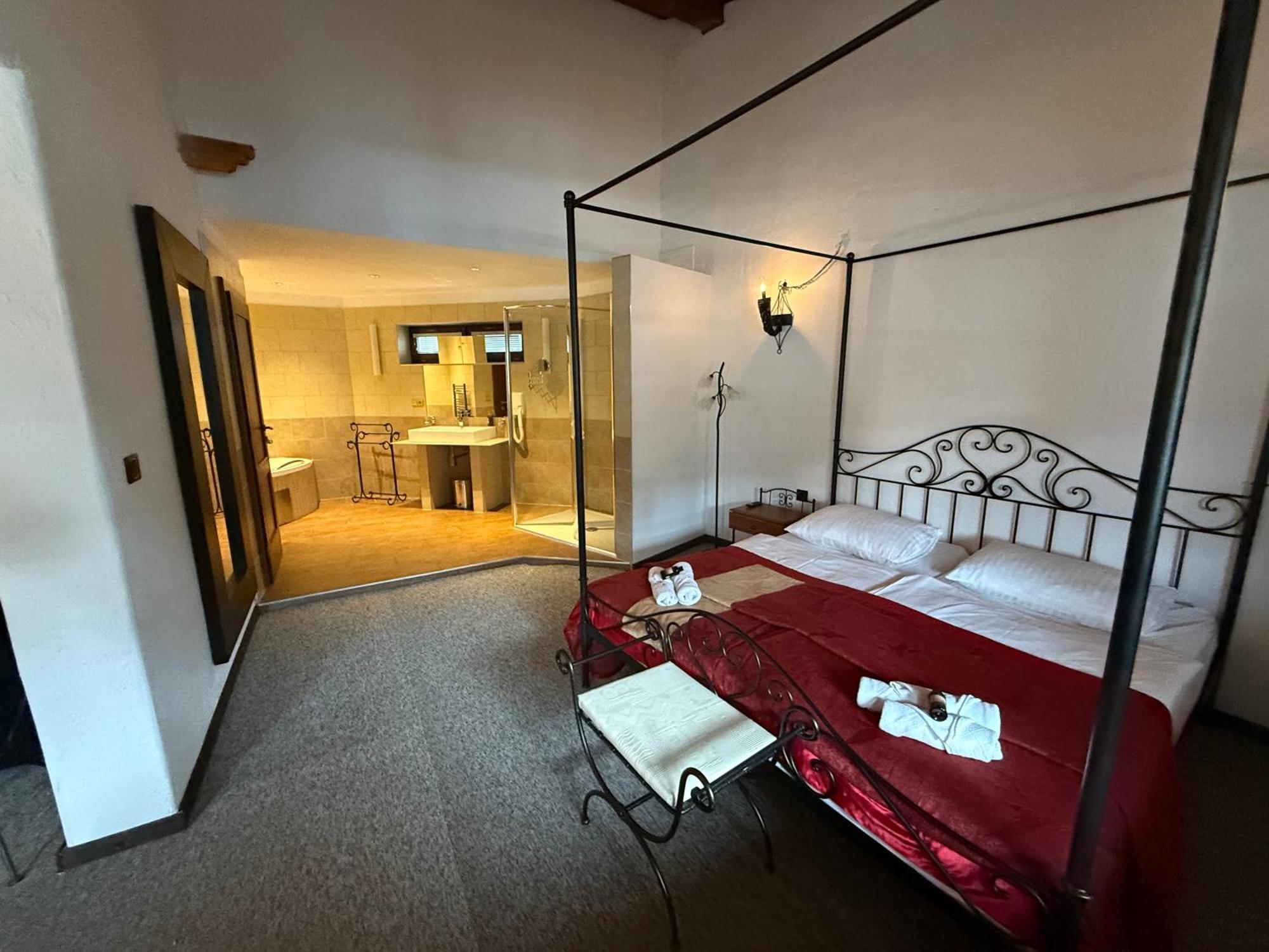 Hotel Plzensky Dvur Frýdek-Místek Extérieur photo