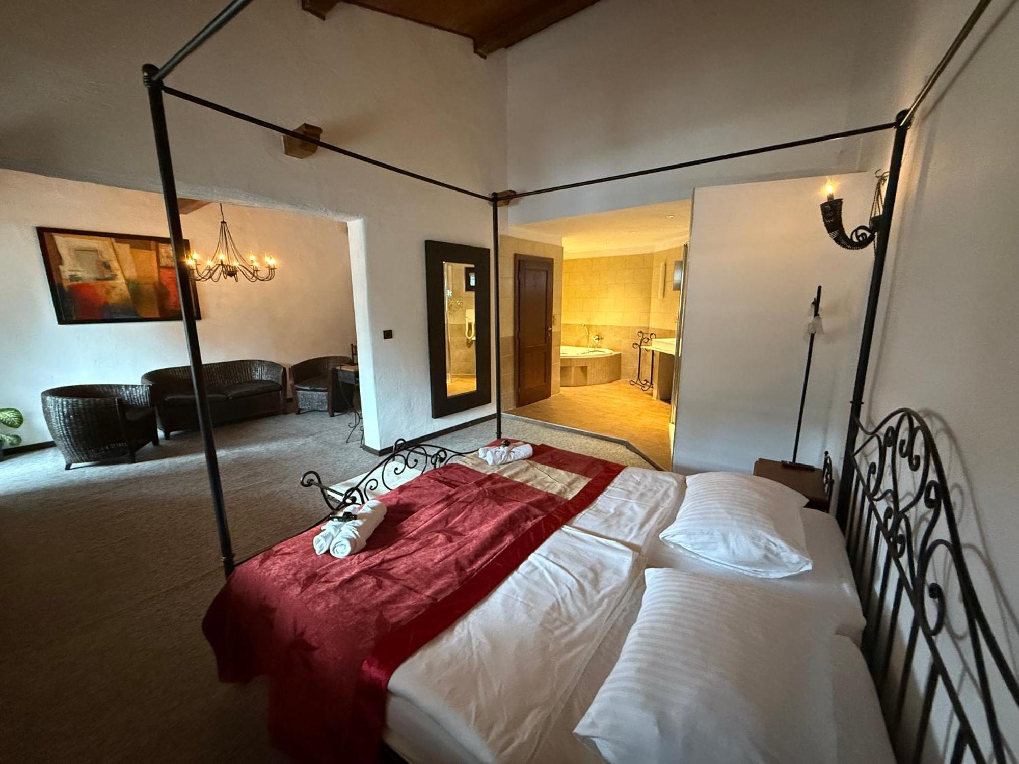 Hotel Plzensky Dvur Frýdek-Místek Extérieur photo
