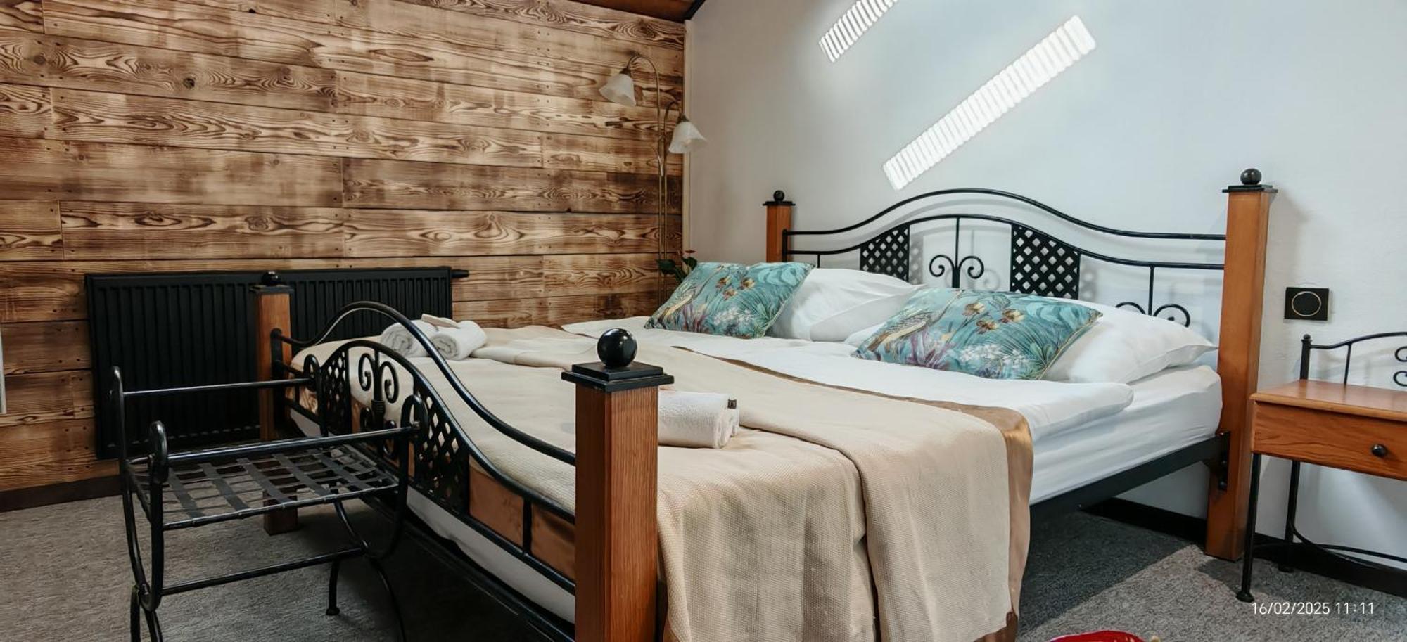 Hotel Plzensky Dvur Frýdek-Místek Extérieur photo